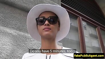 Baeb: hollywoodzka groupie Arya Fae rucha się seks folmiki ze swoją współlokatorką na PornHD