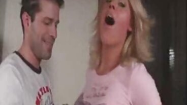 TUSHY Zaciekawiona sex filmy stare babcie analem Keira Croft ma specjalną niespodziankę dla chłopaka na PornHD