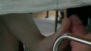 Lena Paul podskakuje swoimi amatorskie filmy sex masywnymi melonami podczas ruchania