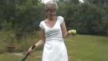 Isis Love jęczy na stare sex filmy wielkim czekoladowym kutasie