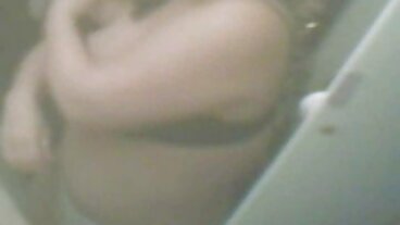 TUSHYRAW Śliczna brunetka uwielbia otwierać jej ciasny tyłek darmowe filmy erotyczne lesbijki